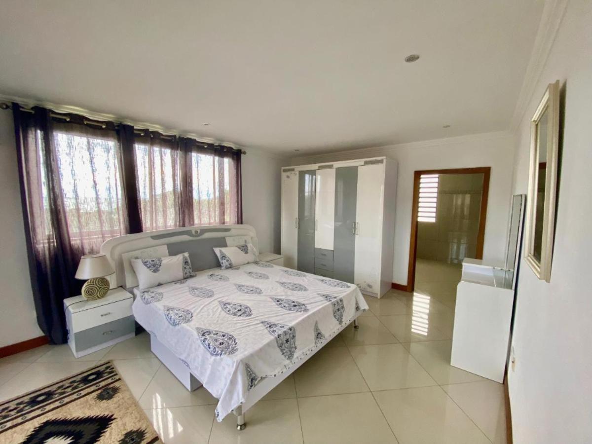 Appartamento Ocean Bliss By Oasis Holidays Flic-en-Flacq Esterno foto